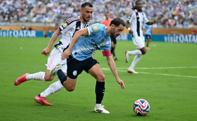 Phân Tích So Sánh Với Các Tiền Vệ Đương Đại