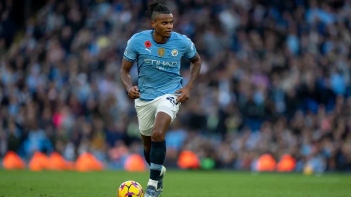 So Sánh Với Các Trung Vệ Đẳng Cấp Thế Giới