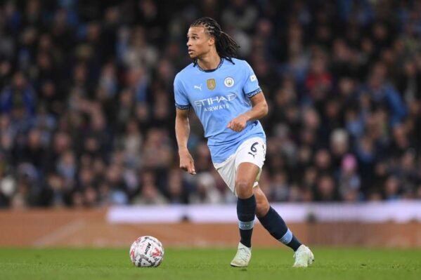 So Sánh Với Các Trung Vệ Đẳng Cấp Thế Giới