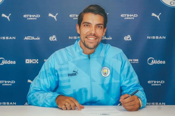 So Sánh Với Các Thủ Môn Cùng Vị Trí